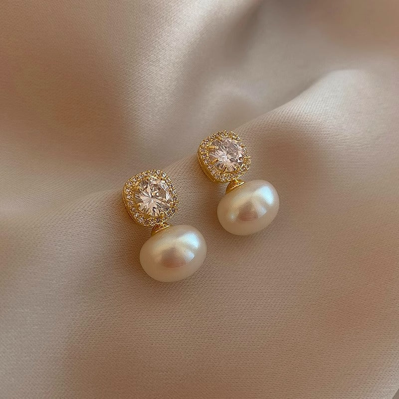 Franchesca Luminous Pearls and Sparkling Crystals Studs Vista