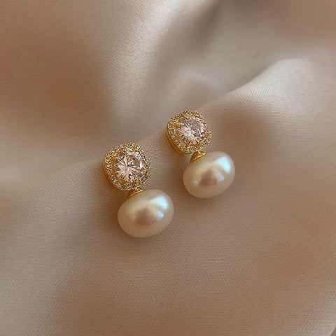 Franchesca Luminous Pearls and Sparkling Crystals Studs Vista
